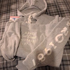 * AEROPOSTALE  (EAST COAST  (1987 ) GRAY  Size X- LARGE  HOODED SWEATSUIT *